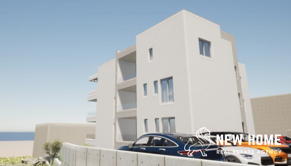 Luxury penthouse with roof terrace just 200m from the sea