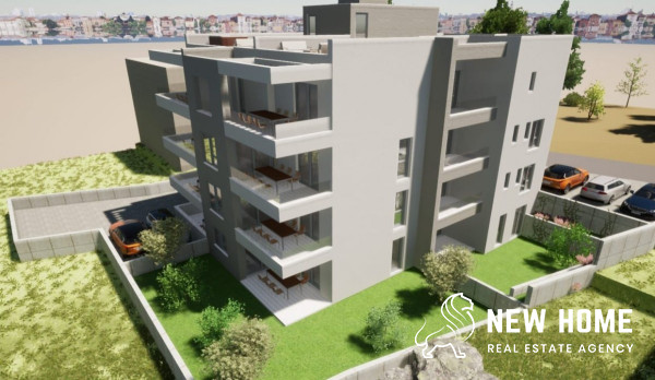 Luxury penthouse with roof terrace just 200m from the sea