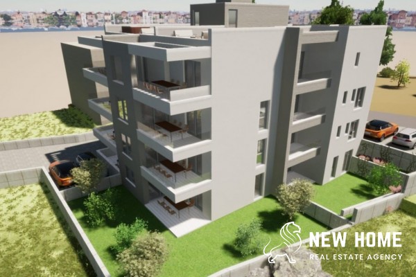 Luxury penthouse with roof terrace just 200m from the sea