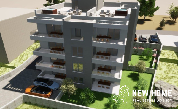 Luxury penthouse with roof terrace just 200m from the sea