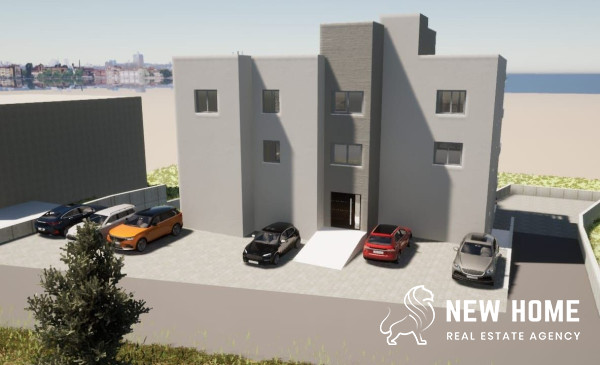Luxury penthouse with roof terrace just 200m from the sea
