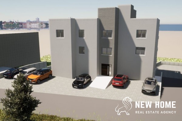 Luxury penthouse with roof terrace just 200m from the sea