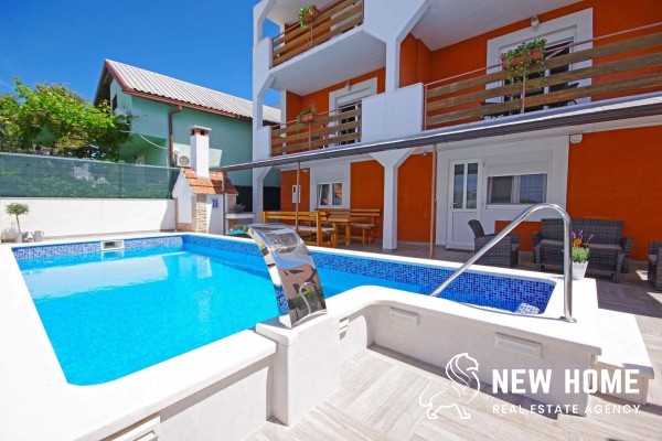 Appartementhaus mit Meerblick