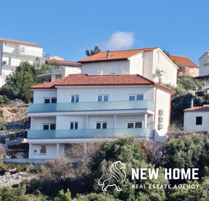 Apartmanska kuća s pogledom na more