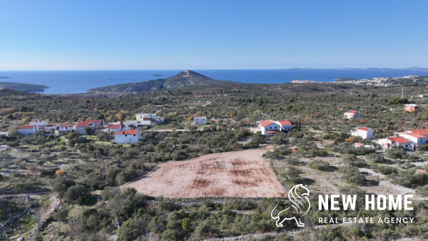 Atraktivne građevinske parcele s pogledom na more u blizini Primošten