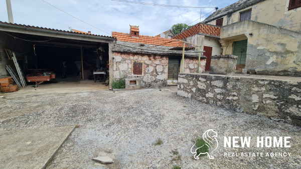 Autentična kamena kuća u zaleđu Primoštena – oaza mira s velikim potencijalom