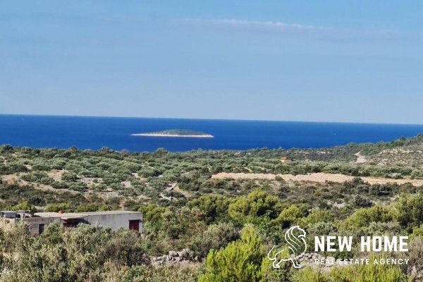 A rarity in a top location