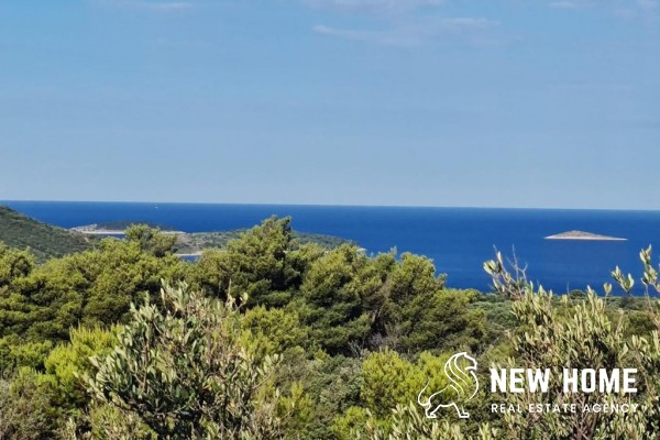 A rarity in a top location