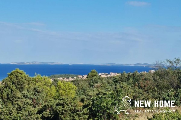 A rarity in a top location