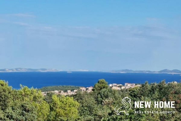 A rarity in a top location