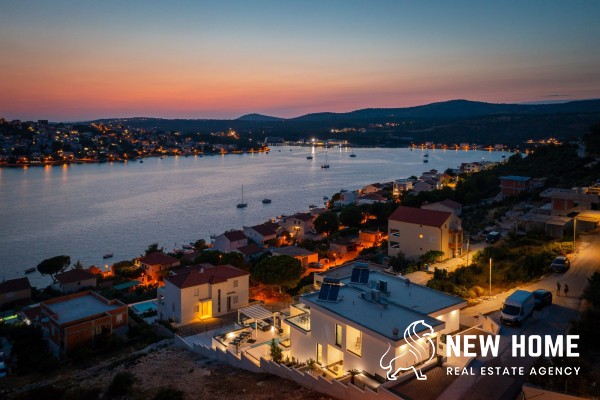 Doppel Villa in Toplage mit Meerblick