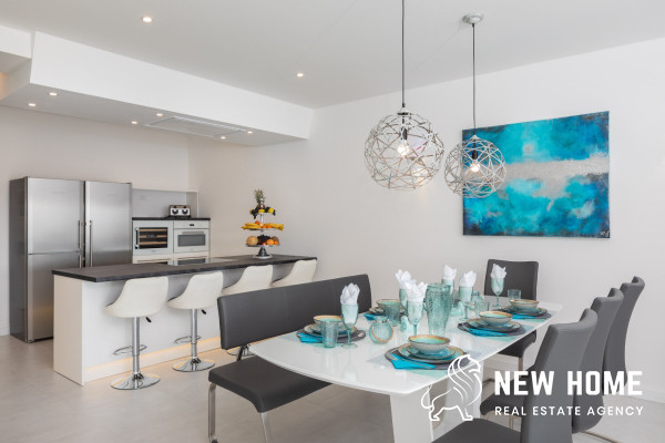 Double villa in a top location with sea views