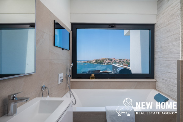Double villa in a top location with sea views