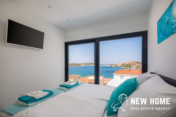Double villa in a top location with sea views