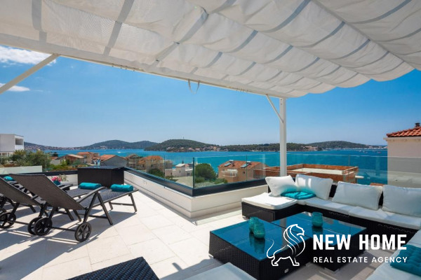 Double villa in a top location with sea views