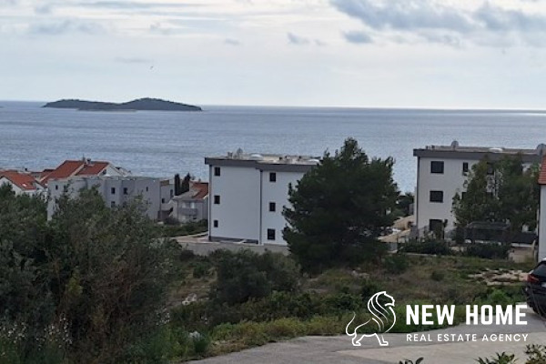 Građevinsko zemljište s pogledom 220 m od mora – 🌅🏡