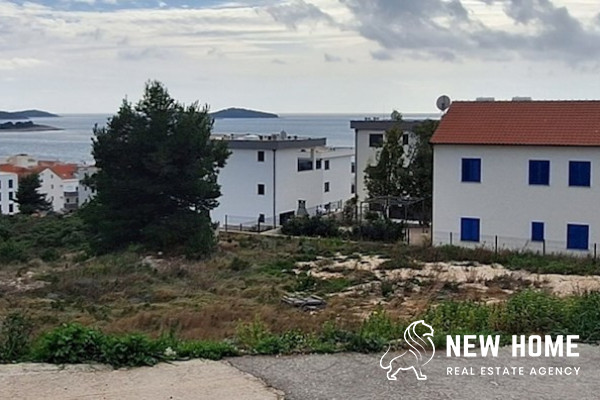 Građevinsko zemljište s pogledom 220 m od mora – 🌅🏡