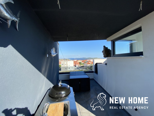 Top Angebot**Mega Villa mit Dachpool