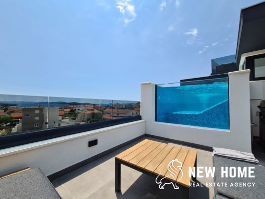 Top Angebot**Mega Villa mit Dachpool