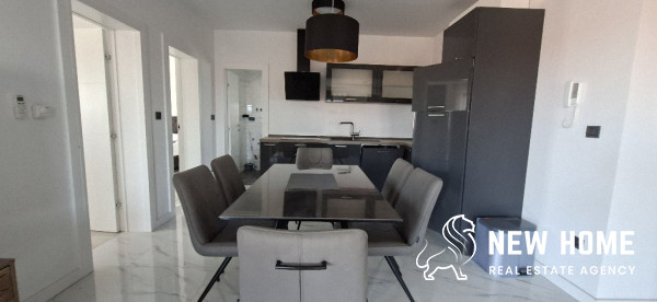 Ekskluzivna apartmanska kuća uz more – rijetka investicijska prilika u Srimi kod Vodica