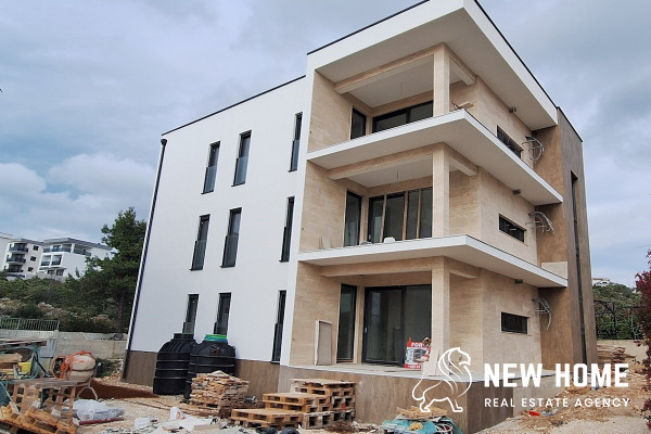 Rogoznica, Dalmacija-Apartman na prodaju 100 m od plaže**