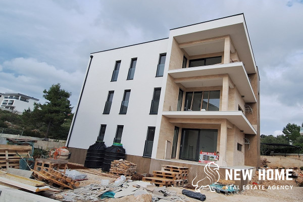 Rogoznica, Dalmacija-Apartman na prodaju 100 m od plaže**