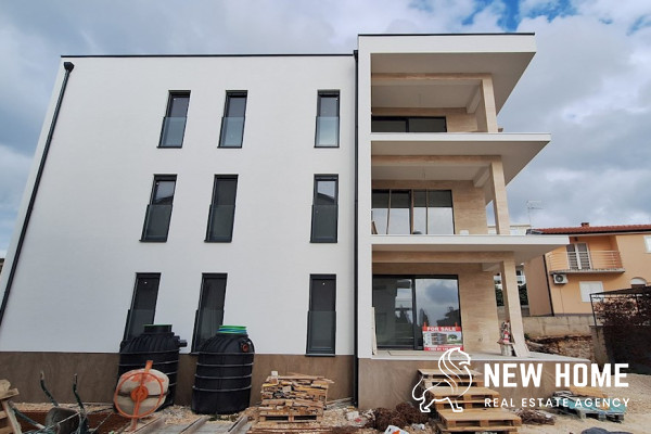 Rogoznica, Dalmacija-Apartman na prodaju 100 m od plaže**