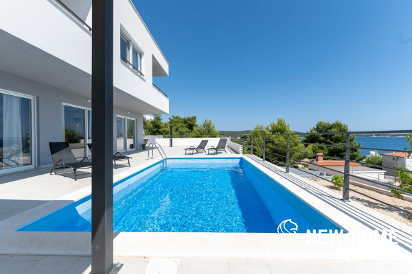 Sevid-Villa only 100 m from the Sea!