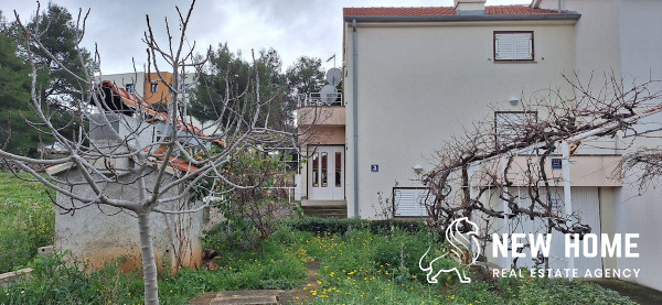 Šibenik, Žaborić –Haus nur 130 m vom Meer entfernt!