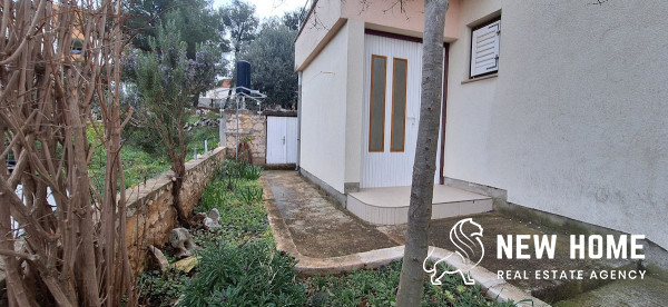Šibenik, Žaborić –Haus nur 130 m vom Meer entfernt!