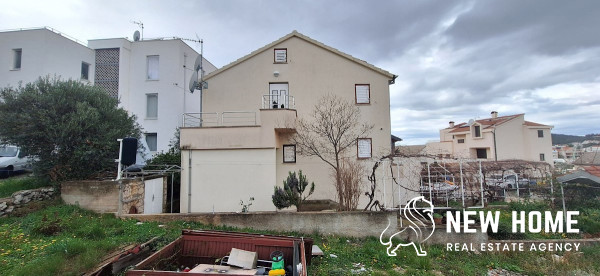 Šibenik, Žaborić –Haus nur 130 m vom Meer entfernt!