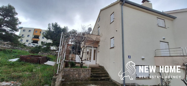 Šibenik, Žaborić –Haus nur 130 m vom Meer entfernt!