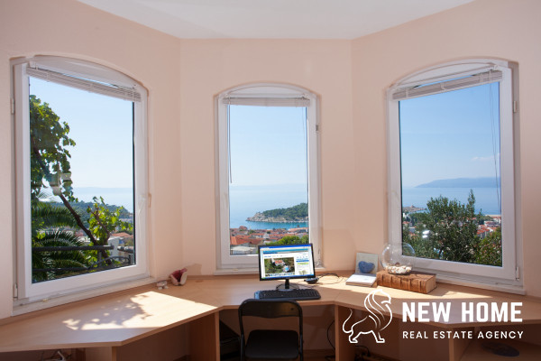 Homeoffice in dieser Villa mit Meerblick