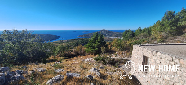 Zemljište s kamenom kućom u blizini Primoštena