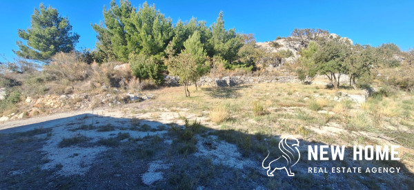 Zemljište s kamenom kućom u blizini Primoštena