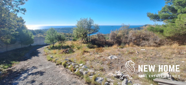 Zemljište s kamenom kućom u blizini Primoštena