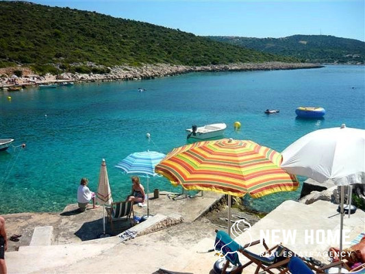 JEDINSTVENA PRILIKA - Kuća 1. red do mora