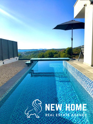 Luxury villa with pool and unobstructed sea views