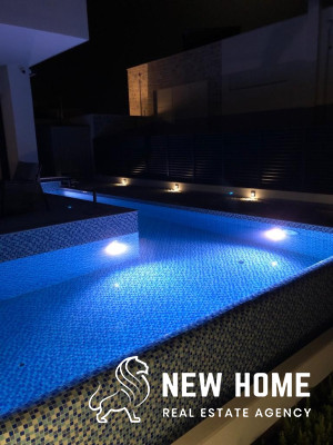 Luxury villa with pool and unobstructed sea views