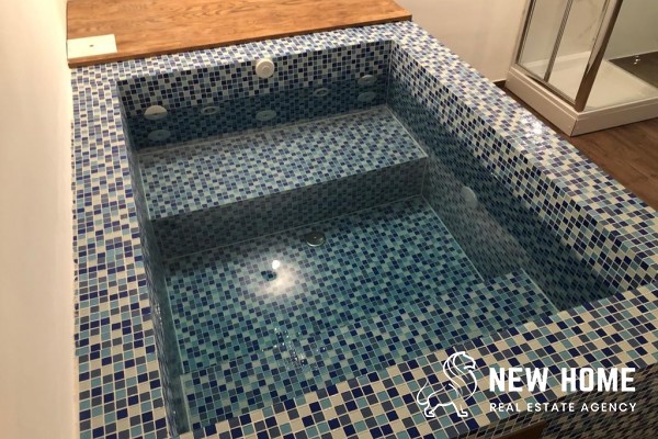 Luxury villa with pool and unobstructed sea views