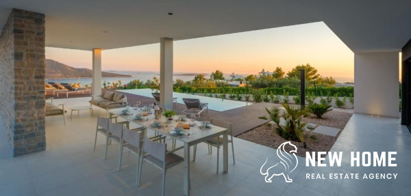 Luxury villa with pool and sea views