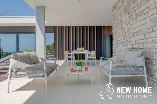 Luxury villa with pool and sea views