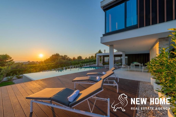 Luxury villa with pool and sea views