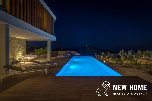 Luxury villa with pool and sea views