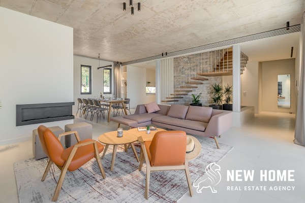 Luxusvilla mit Pool und Meerblick