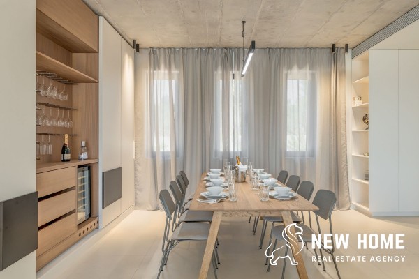 Luxusvilla mit Pool und Meerblick