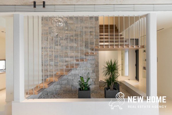 Luxusvilla mit Pool und Meerblick