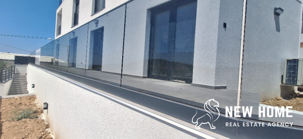 Moderne Erdgeschosswohnung mit Meerblick – Neubau in Primošten