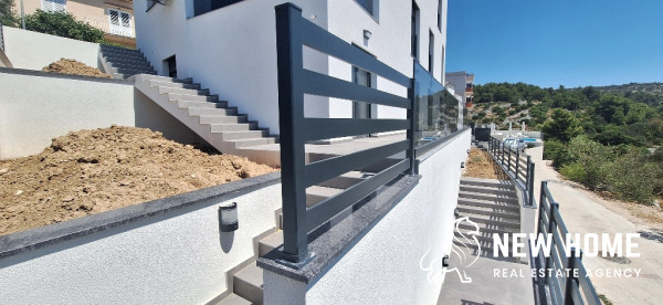 Moderne Erdgeschosswohnung mit Meerblick – Neubau in Primošten