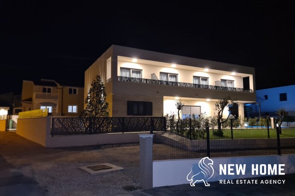 Moderne Villa mit Pool